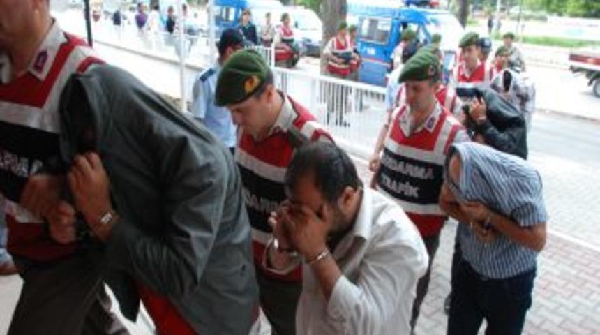 Dolandırıcılık &ccedil;etesi ş&uuml;phelileri adliyeye &ccedil;ıkarıldı