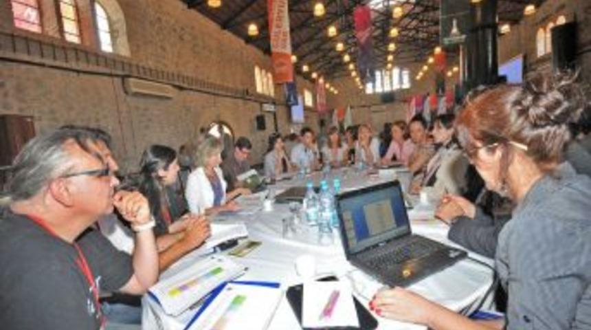 Tekstil duayenleri İzmir'de tasarım b&ouml;lgesi istedi