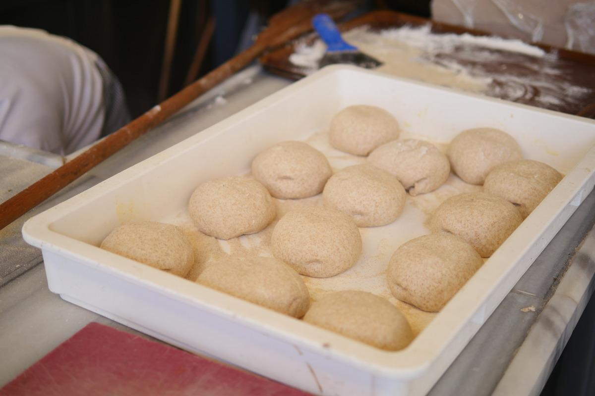 Zeytinli focaccia tarifi: İtalyanların meşhur ekmeğinin sırrı 1