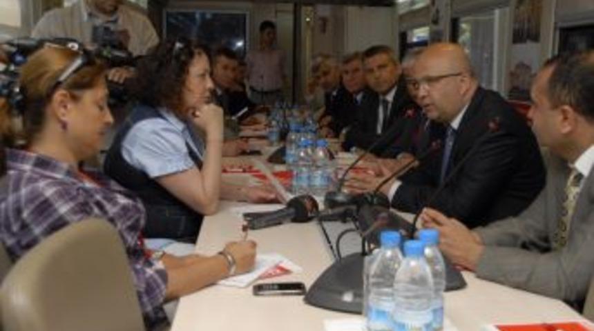 H&uuml;rriyet Treni coşkusu