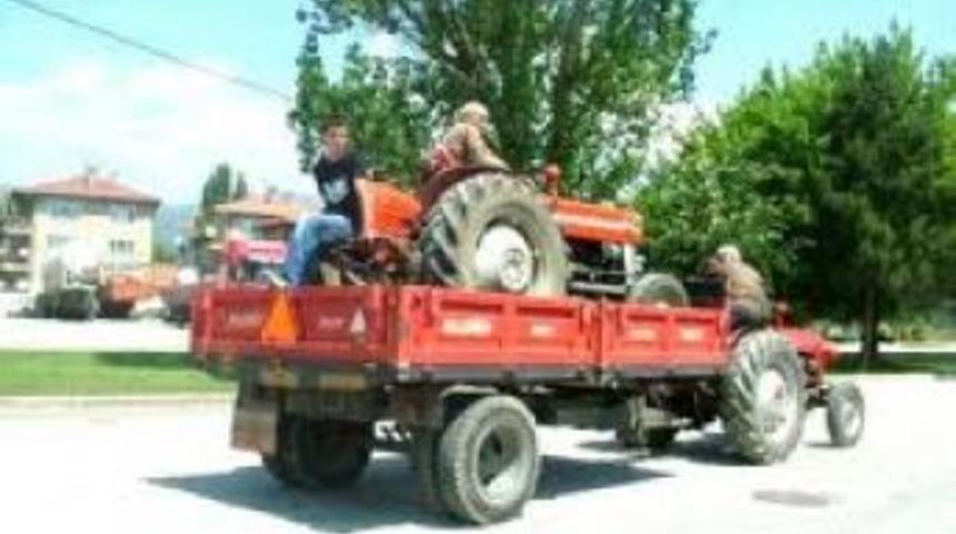 Trakt&ouml;r hırsızları yakalandı