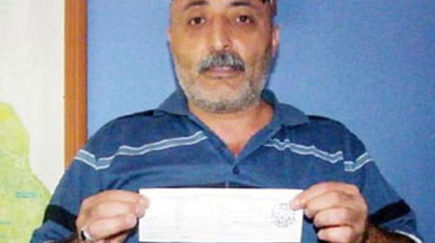 20 yıl &ouml;nce &ouml;len bebeğe se&ccedil;men kartı