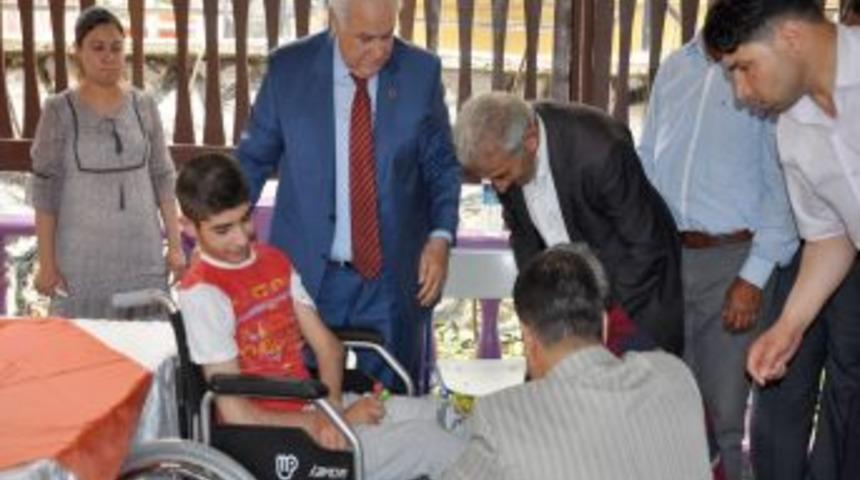 40 engelli vatandaşa tekerlekli sandalye yardımı