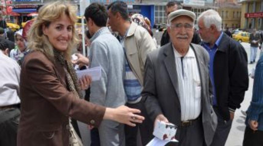 AK Parti Yozgat Kadın Kolları 3 bin kandil simidi dağıttı