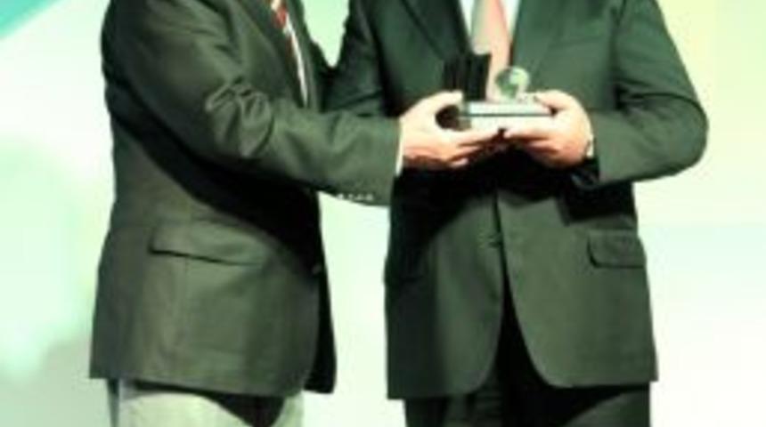 Sunar yılın markası &ouml;d&uuml;l&uuml;n&uuml; aldı