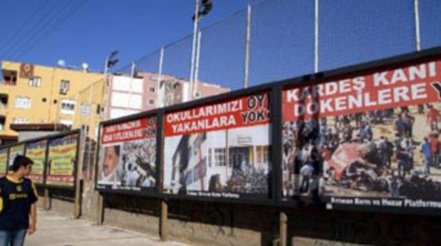 Batman'da afiş savaşı