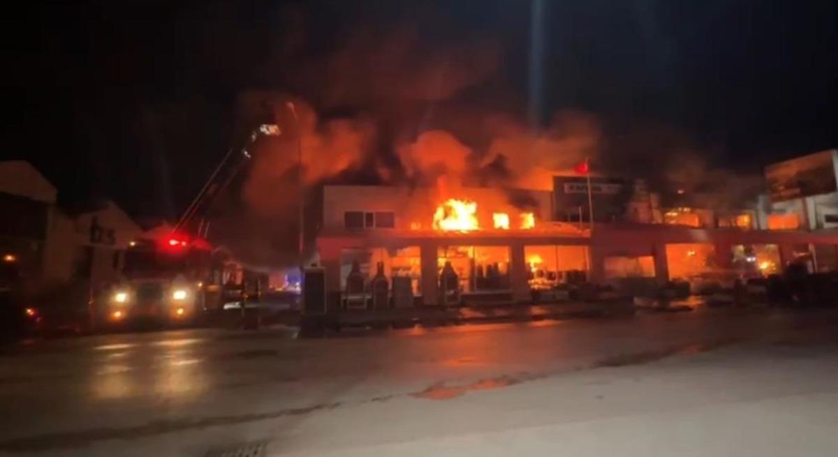 Eskişehir de sanayi sitesindeki d&uuml;kkanda korkutan yangın 2