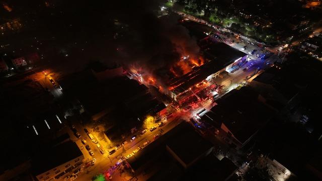 Eskişehir de yapı malzemeleri firmasında &ccedil;ıkan yangın s&ouml;nd&uuml;r&uuml;ld&uuml; 2