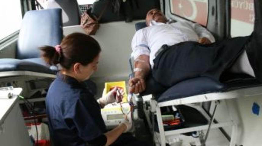 Kızılay 3 bin 500 &uuml;nite kan topladı