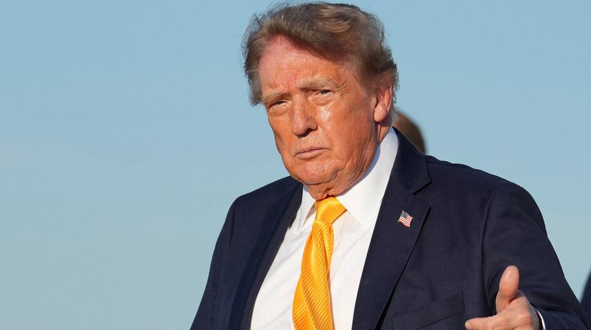 Trump'ın yeni imajı! Altın sarısı sa&ccedil;ları gitti: "O artık esmer"