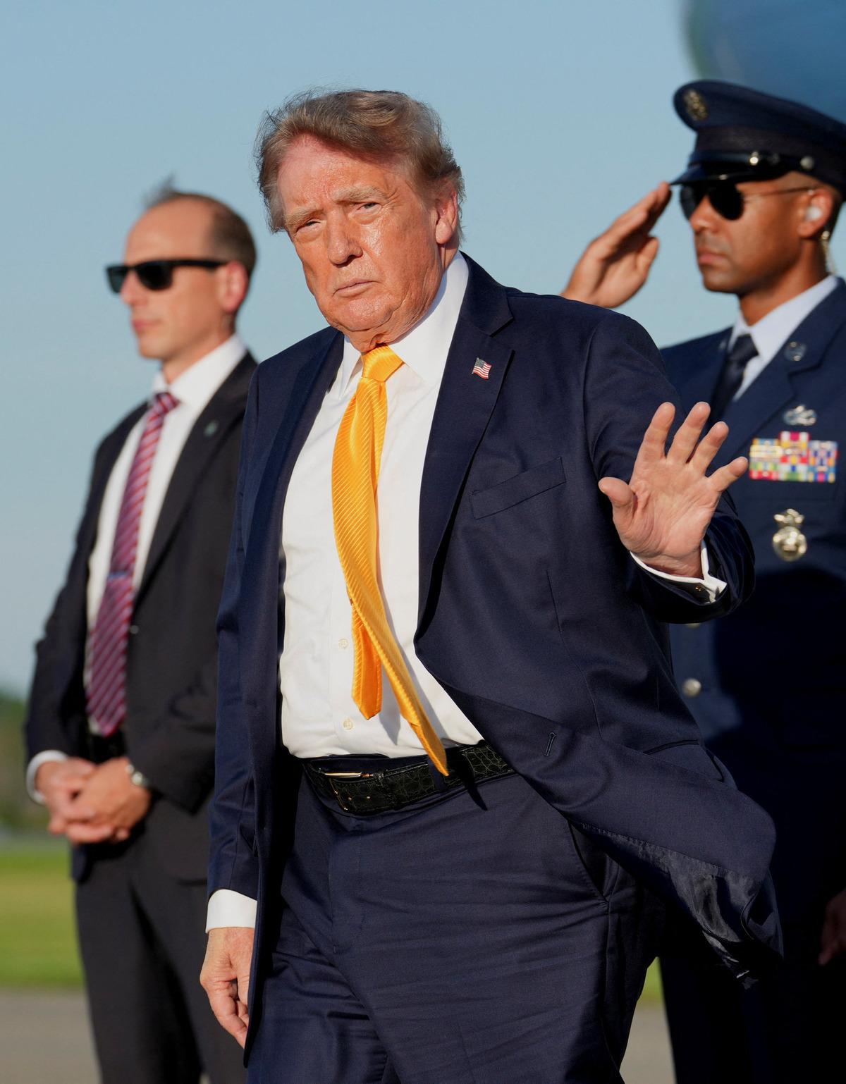 Trump ın yeni imajı! Altın sarısı saçları gitti: "O artık esmer" 2