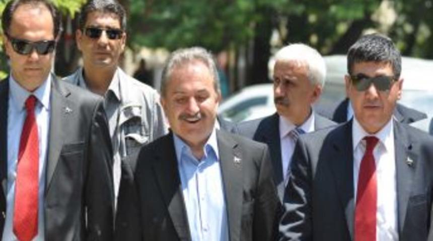 Zeybek: Bakan olduğum d&ouml;nemden daha fazla ilgi g&ouml;r&uuml;yorum