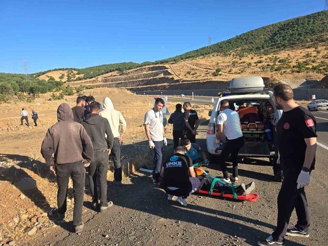 Bingöl’de kamyonet şarampole yuvarlandı: 3 yaralı 3