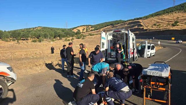 Bingöl’de kamyonet şarampole yuvarlandı: 3 yaralı