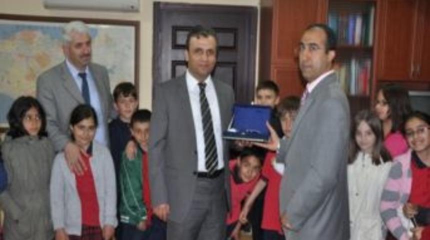Ergin İlk&ouml;ğretim Okulu &ouml;ğrencilerinden yerel y&ouml;neticilere ziyaret