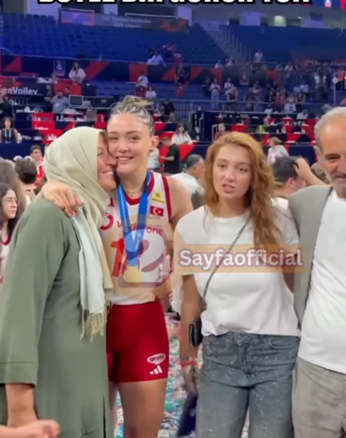 Zehra Güneş in annesine yorum yağdı! "Ne büyük gurur" 1