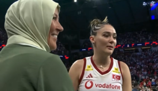 Zehra G&uuml;neş'in annesine yorum yağdı! "Ne b&uuml;y&uuml;k gurur"