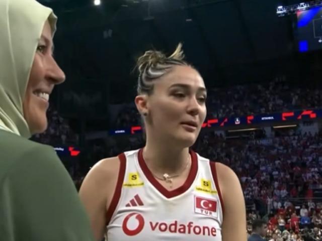 Zehra G&uuml;neş'in annesine yorum yağdı! "Ne b&uuml;y&uuml;k gurur"