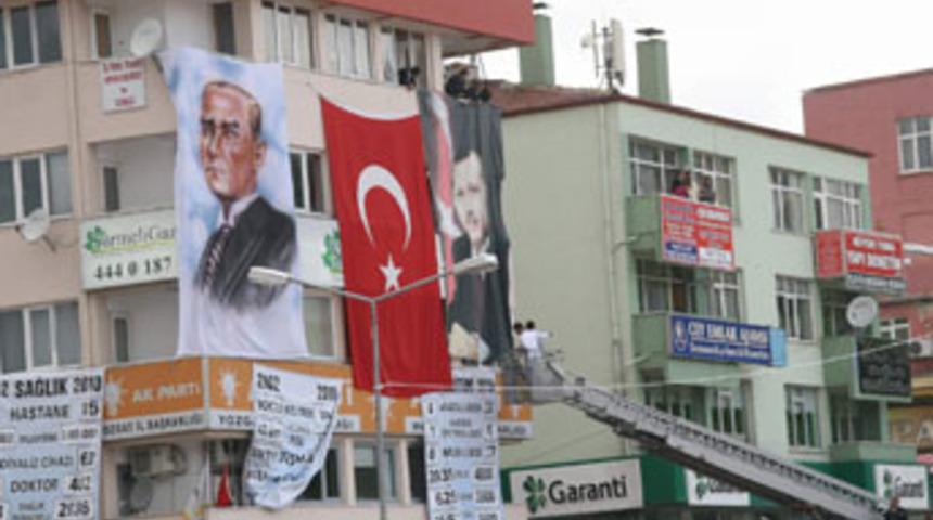 AKP ve MHP arasında poster krizi