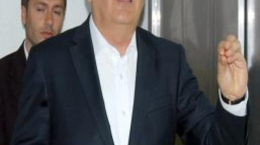 Mustafa Elitaş: Ahlak dışı, siyaset dışı senaryolarla karşı karşıyayız