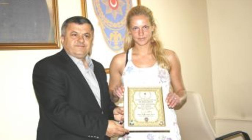 Polisinden &ouml;rnek proje