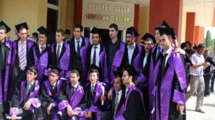 İbrahim &Ccedil;e&ccedil;en &Uuml;niversitesi Fen Bilgisi &Ouml;ğretmenliği'nde mezuniyet coşkusu