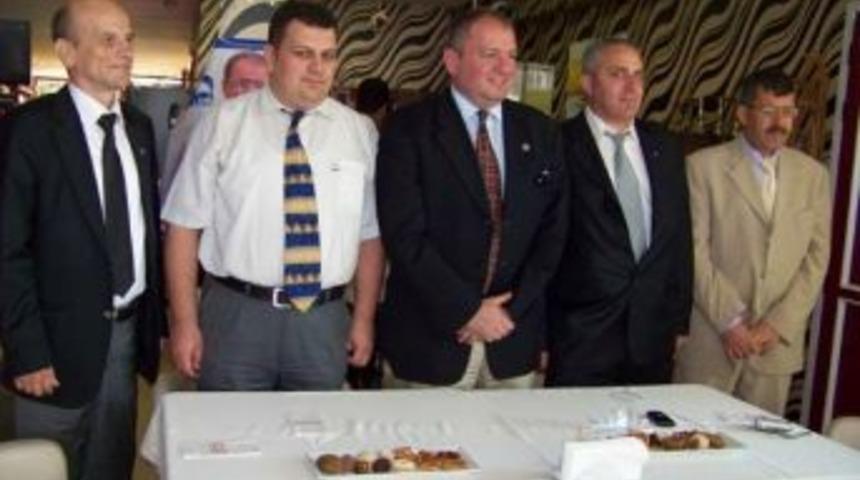 Cem Toker, Yalova'da iktidara y&uuml;klendi.