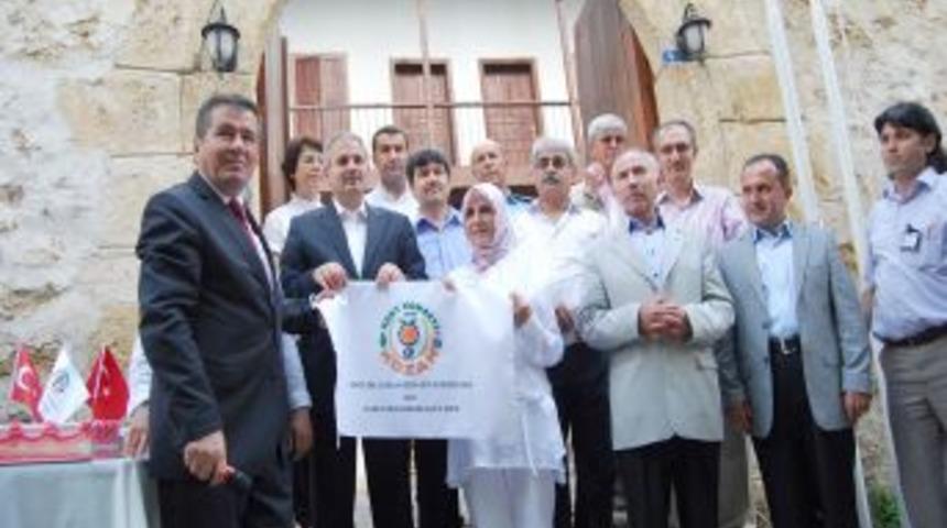 Kozan&rsquo;da ilk Beyaz Bayrak, Yaverin Konağı'na verildi