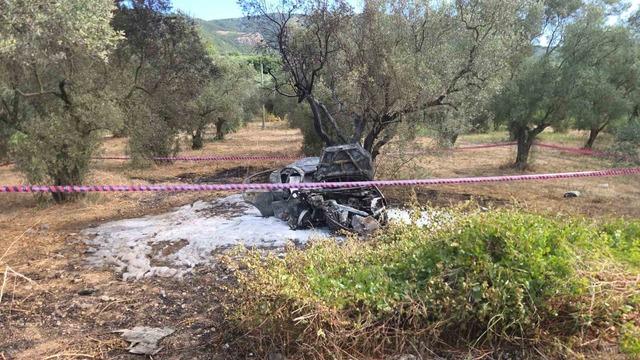 Kontrolden &ccedil;ıkan otomobil tarlada yandı: 1 &ouml;l&uuml;, 1&rsquo;i &ccedil;ocuk 5 yaralı 4