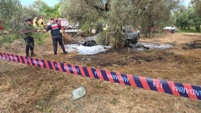 Kontrolden &ccedil;ıkan otomobil tarlada yandı: 1 &ouml;l&uuml;, 1&rsquo;i &ccedil;ocuk 5 yaralı 2