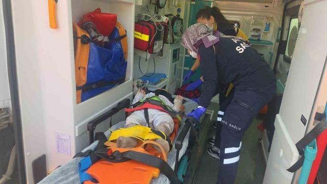 Kontrolden &ccedil;ıkan otomobil tarlada yandı: 1 &ouml;l&uuml;, 1&rsquo;i &ccedil;ocuk 5 yaralı 1
