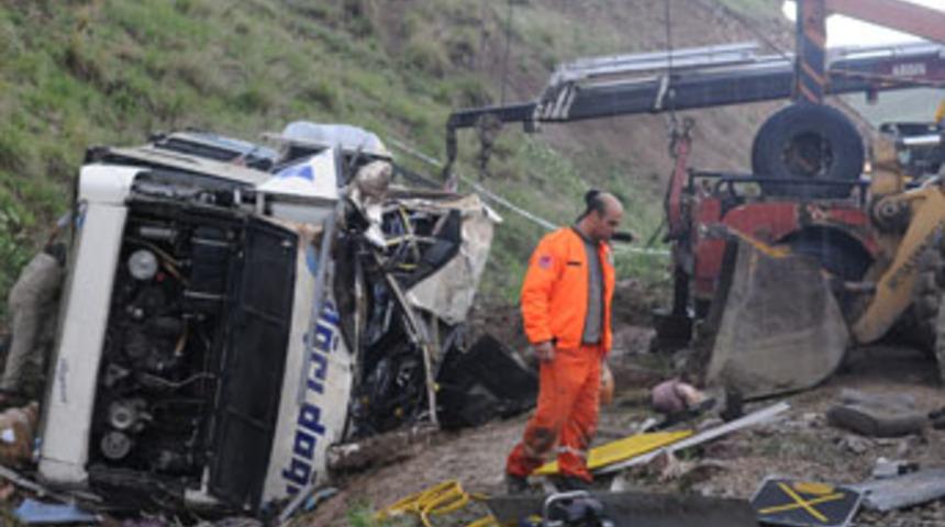 Erzurum'da otob&uuml;s devrildi 6 &ouml;l&uuml;, 35 yaralı