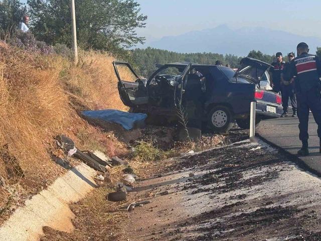 Seydikemer&rsquo;de otomobil yoldan &ccedil;ıktı: 2 &ouml;l&uuml; 3