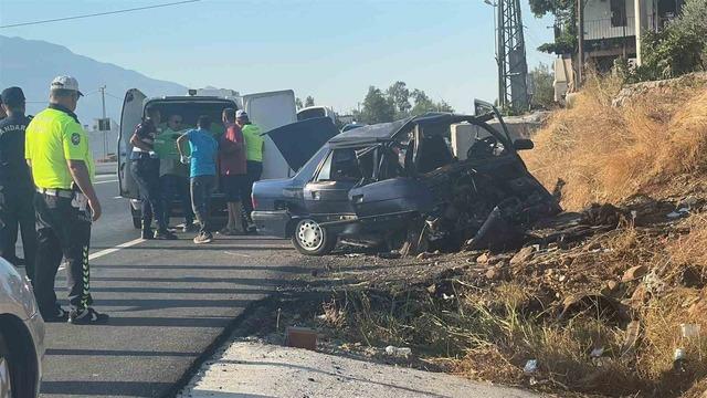 Seydikemer&rsquo;de otomobil yoldan &ccedil;ıktı: 2 &ouml;l&uuml; 1