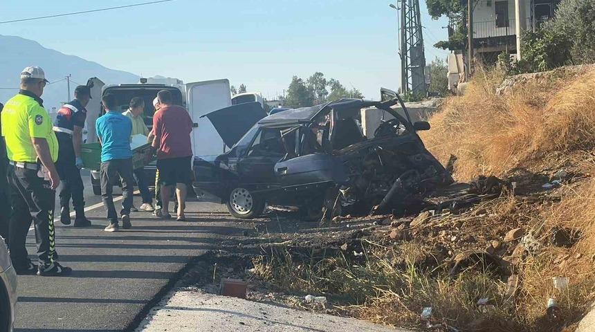 Seydikemer&rsquo;de otomobil yoldan &ccedil;ıktı: 2 &ouml;l&uuml;