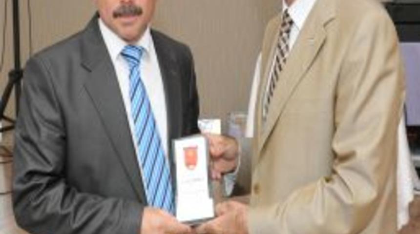 &Ouml;rnek servis&ccedil;iler plaketle &ouml;d&uuml;llendirildi