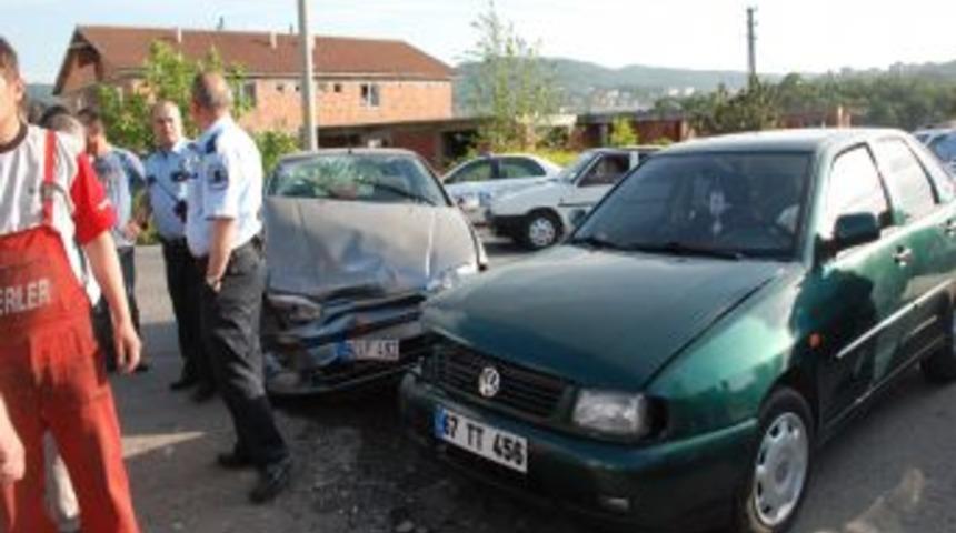 Kazada yaralanan hamile kadın erken doğuma alındı