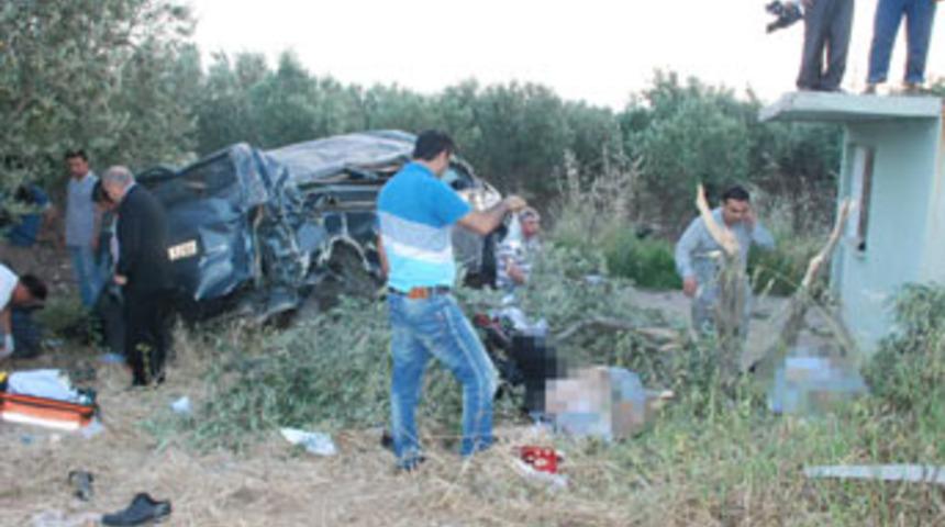 Minib&uuml;s tarlaya u&ccedil;tu: 6 &ouml;l&uuml;