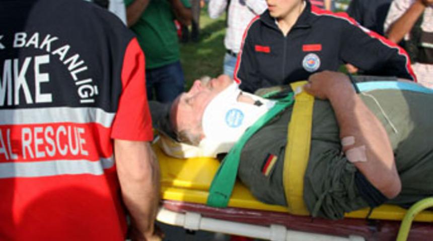 Ukraynalı paraş&uuml;t&ccedil;&uuml; kayalıklara &ccedil;akıldı