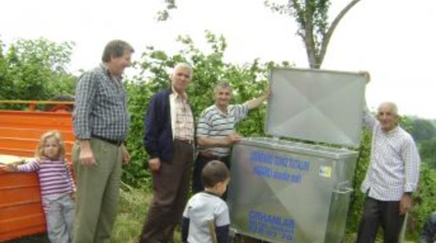 Köylere çöp konteynırı konrmaya başladı