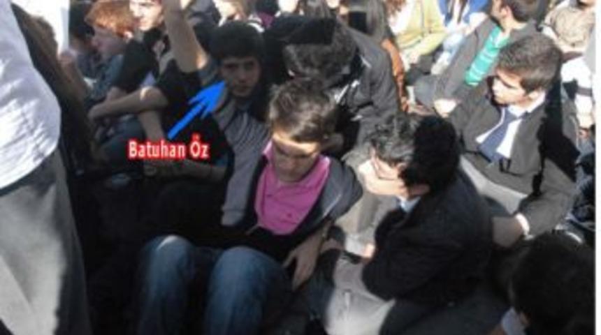 YGS'deki şifre iddialarını protesto edenler, kopya çekmekten yakalanmış