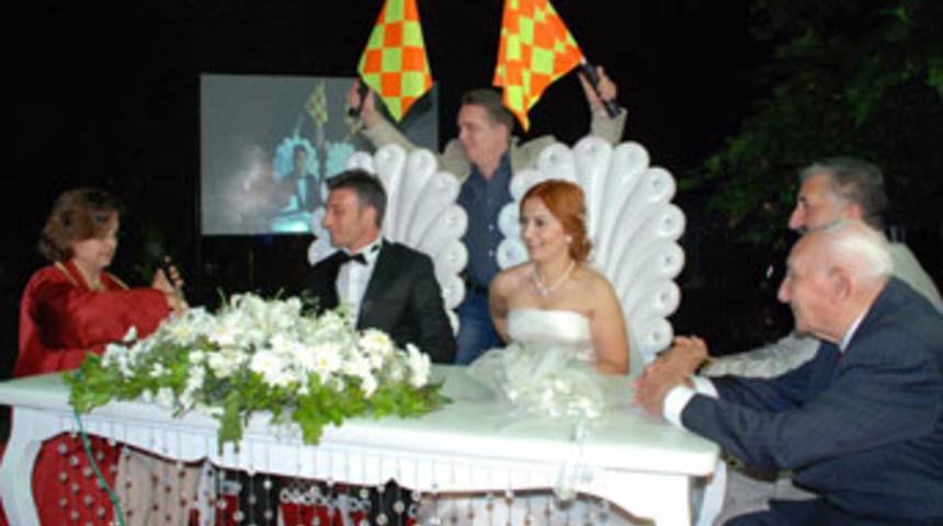 Hakem &Ouml;zg&uuml;r Yankaya ofsayta d&uuml;şt&uuml;