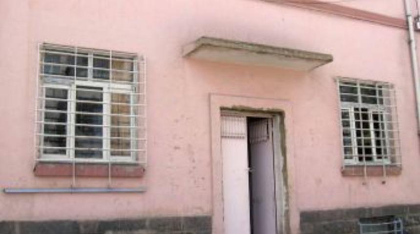 Ter&ouml;r &ouml;rg&uuml;t&uuml; yandaşları yine imam hatip pansiyonuna saldırdı