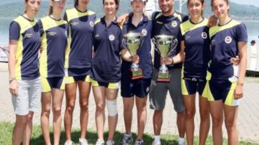 Fenerbah&ccedil;eli k&uuml;rek&ccedil;ilerden 4x4&rsquo;l&uuml;k başarı