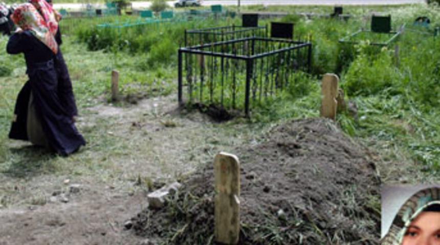 Gelinlik yerine kefen giydi