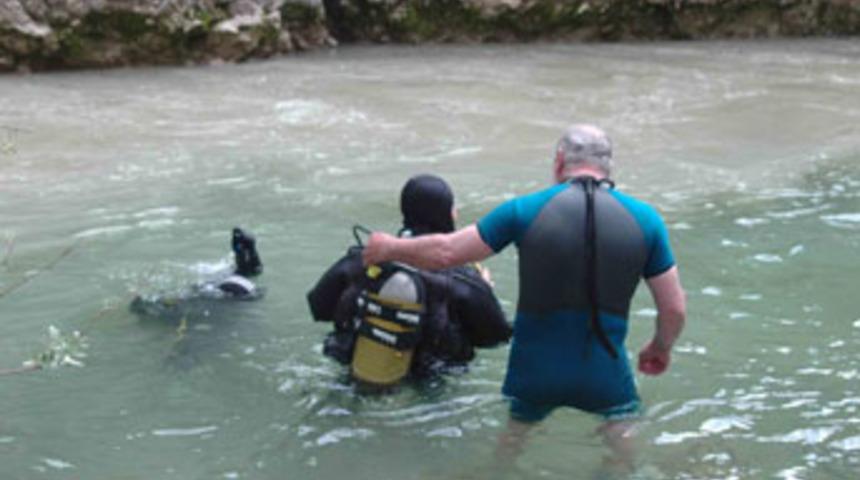 Dereye ka&ccedil;an topu, sonu oldu
