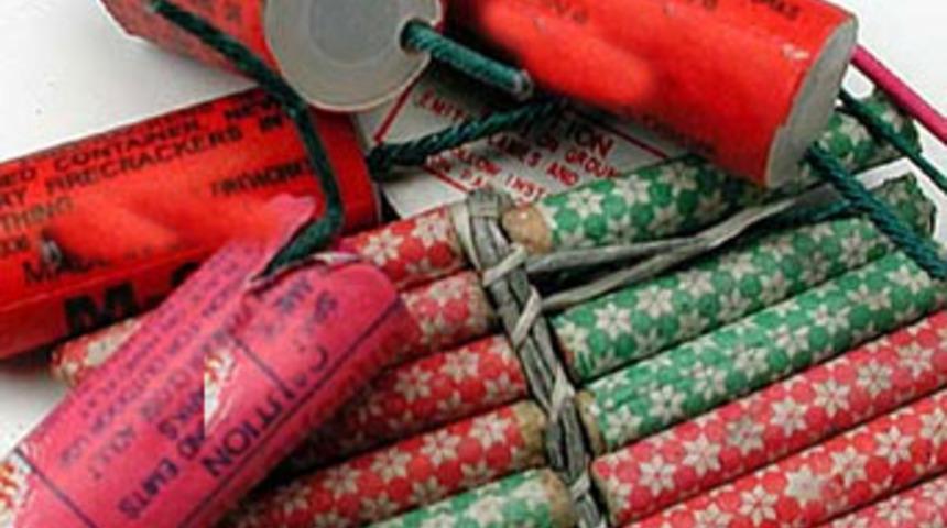 Ambarlı G&uuml;mr&uuml;ğ&uuml;'nde 20 ton ka&ccedil;ak havai fişek