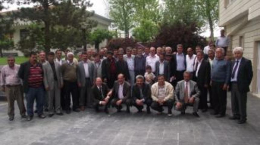 CHP'li adaylar k&ouml;y muhtarlarıyla buluştu