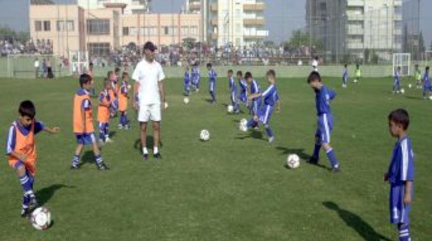 Seyhan'da futbol yaz okulu a&ccedil;ılıyor