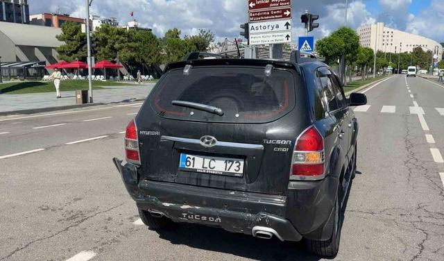 Panelvan minibüs SUV araca çarptı: 1 yaralı 3